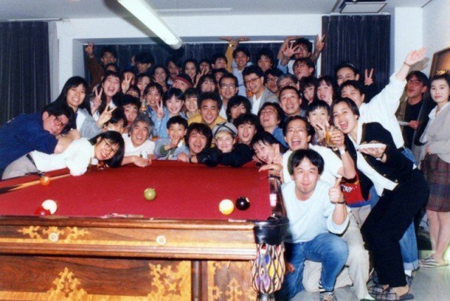 Виктор Цой и Джоанна Стингрей в окружении поклонников, 1990 год, Япония