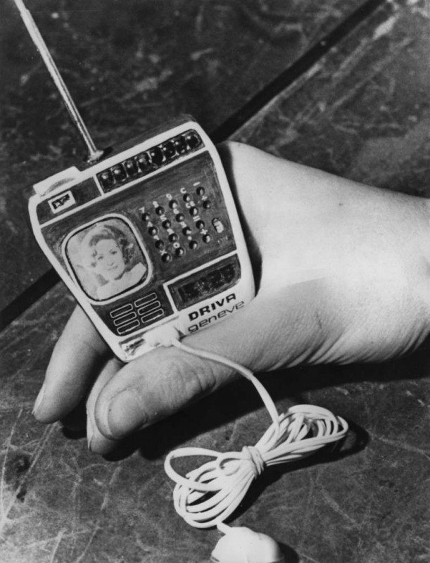 Часы компании Driva Geneve из Швейцарии, с телевизором, радио и калькулятором. Аккумулятор приходилось носить в кармане. 1976 год.