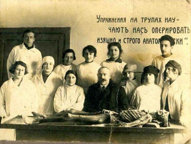 На память, учитель с учениками. 1910-е