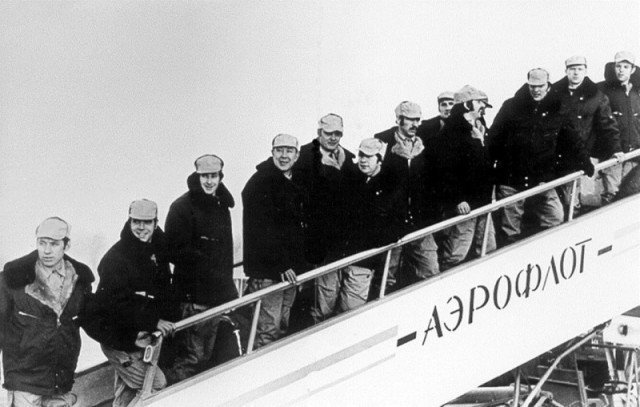 Бойцы группы «А» 7-го управления КГБ СССР перед вылетом в столицу Демократической Республики Афганистан. СССР, декабрь 1979 года. 