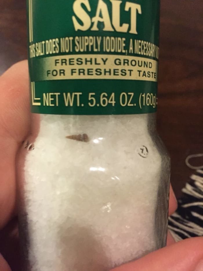 Морская соль настолько натуральна, что продается прямо с ракушками