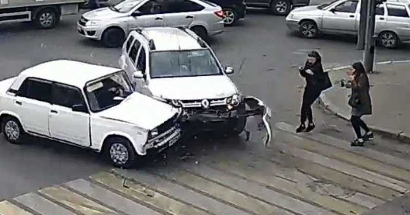 "Пятерка" столкнулась с Renault Duster в Волгограде