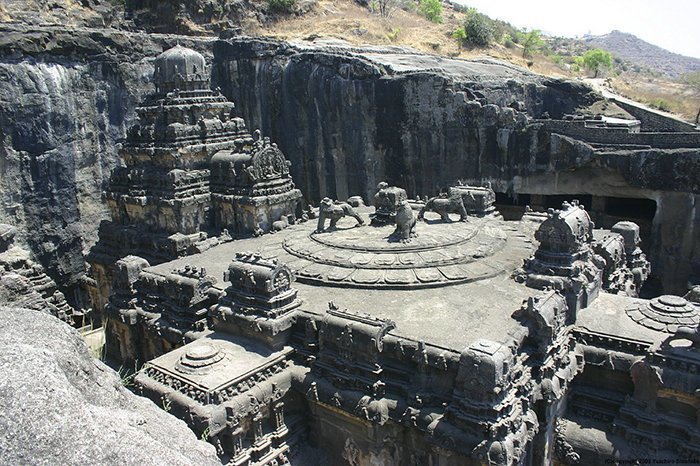 Восьмое чудо света: древний индуистский храм, высеченный в скале