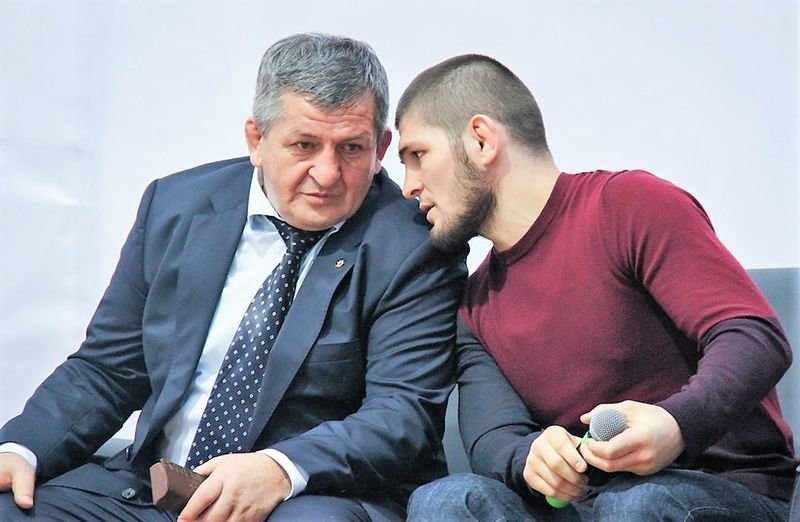 Отец Хабиба простил Конора, и пригласил его в Дагестан