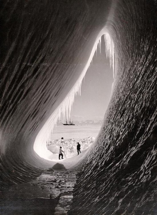Грот в айсберге, 1911 год, Антарктика