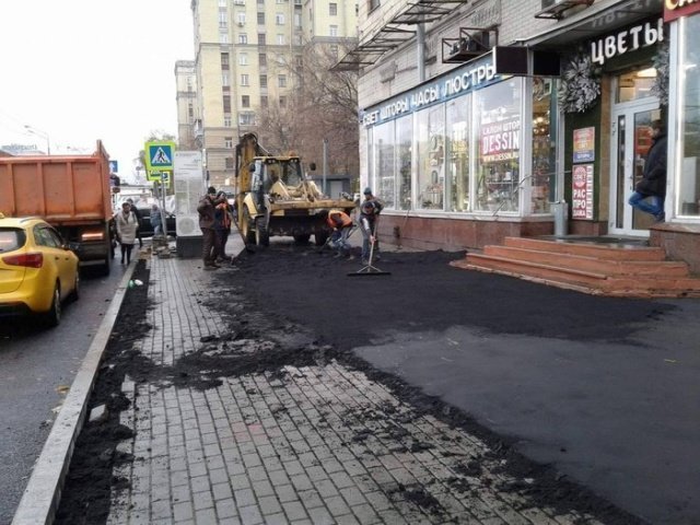 Эффективный менеджмент по-московски: плитка - асфальт - плитка
