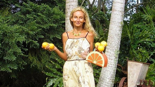 Австралийка 27 лет ест только фрукты. И живёт счастливее нас!
