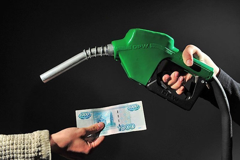 Нефтяники попросили правительство о росте цен на бензин на 5 руб. за литр
