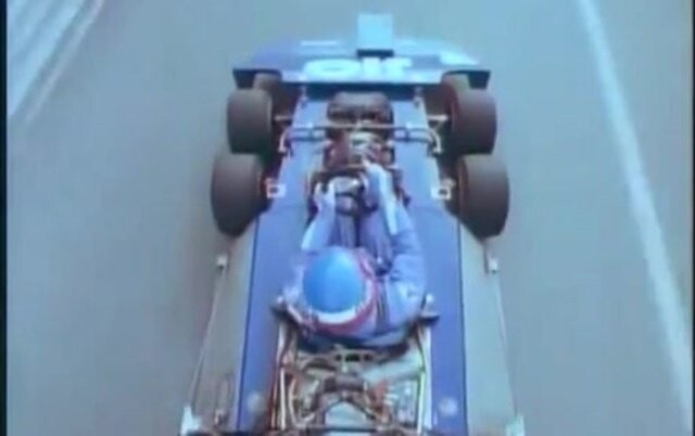 1976 Tyrrell P34    Массивные передние колеса — помеха аэродинамике болидов, ... 