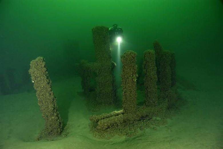 Древняя каменная конструкция в озере Мичиган, США