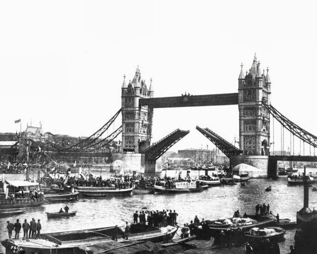День открытия Тауэрского моста, Лондон, 1894 год.