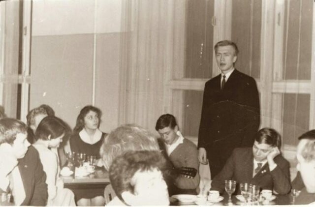 Паренёк с гитарой, 1964 год, Москва  Паренек с гитарой — Николай Караченцов 