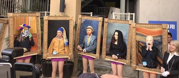 Слева направо: "Плачущая женщина" Пабло Пикассо, "Девушка с жемчужной сережкой" Яна Вермеера, "Автопортрет" Винсента Ван Гога, "Мона Лиза" Леонардо да Винчи, "Крик" Эдварда Мунка