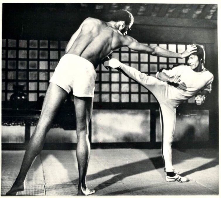 Брюс Ли и баскетболист НБА Карим Абдул-Джаббар во время съемок фильма "Игра смерти". 1978 год.