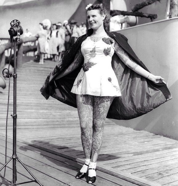 Татуированная леди на Нью-Йоркской Всемирной выставке. 1939 год.