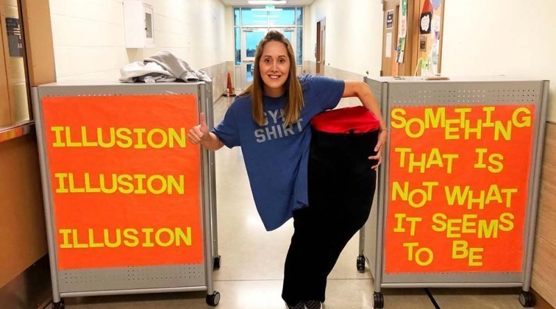 36-летняя Шей Диз (Shay Diez) работает в Дрипинг Спрингс в начальной школе Sycamore Springs учителем физического воспитания
