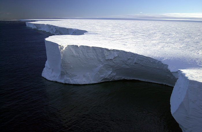 Самый большой антарктический айсберг был по площади больше Ямайки