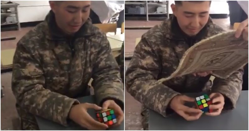 Солдат собирает кубик Рубика вслепую
