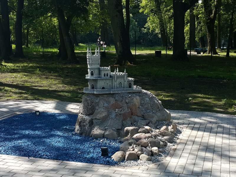 Парк миниатюр в Калининграде попал под санкции из-за копии "Ласточкиного гнезда"