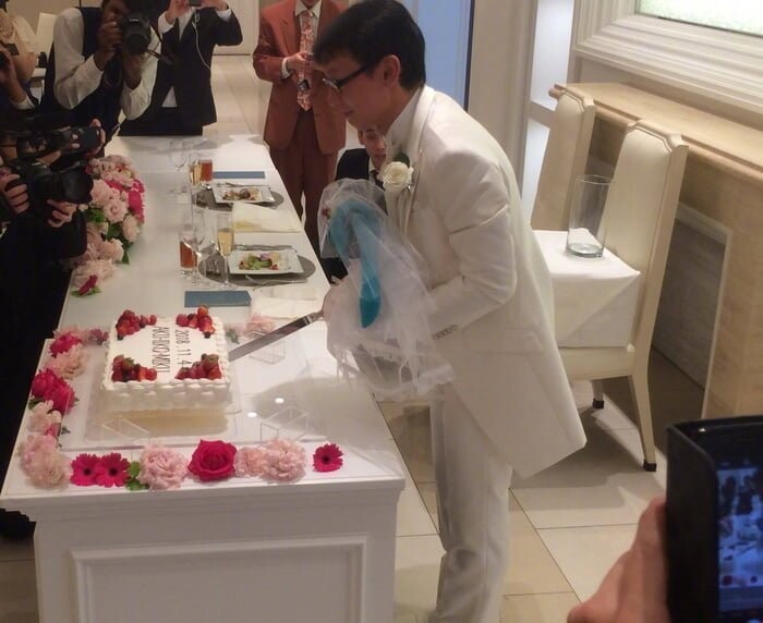 35-летний японец женился на виртуальной певице Мику Хацунэ