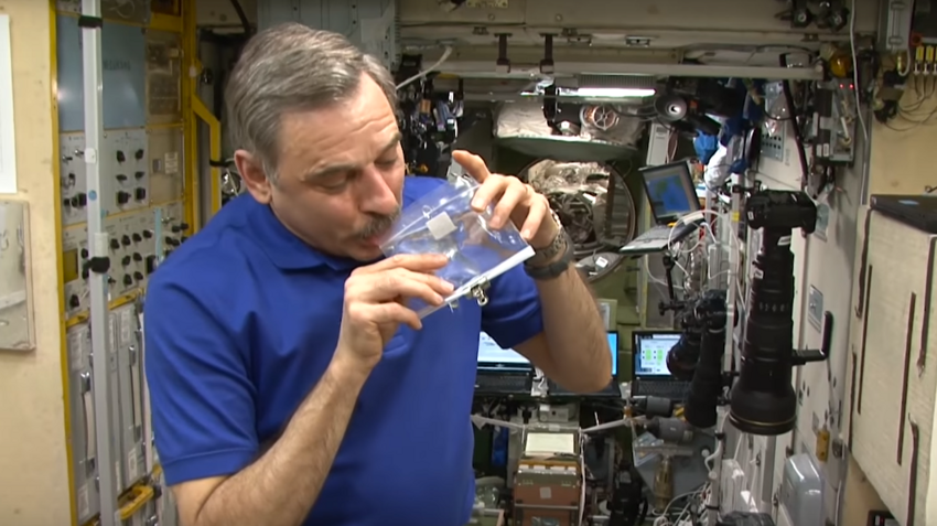Кухня на МКС. Питание Космонавтов в космосе. Вода на МКС. Питание на МКС. Почему нельзя в космосе