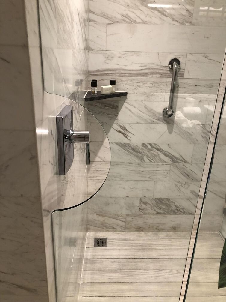 "В моем отеле не нужно заходить в душ, чтобы его включить"