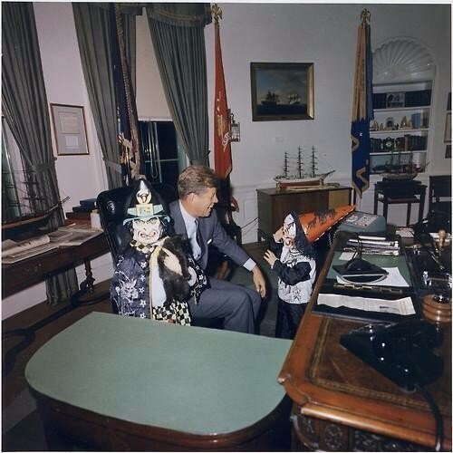Джон Кеннеди. Празднование Хэллоуина в Белом доме, 1961 г.
