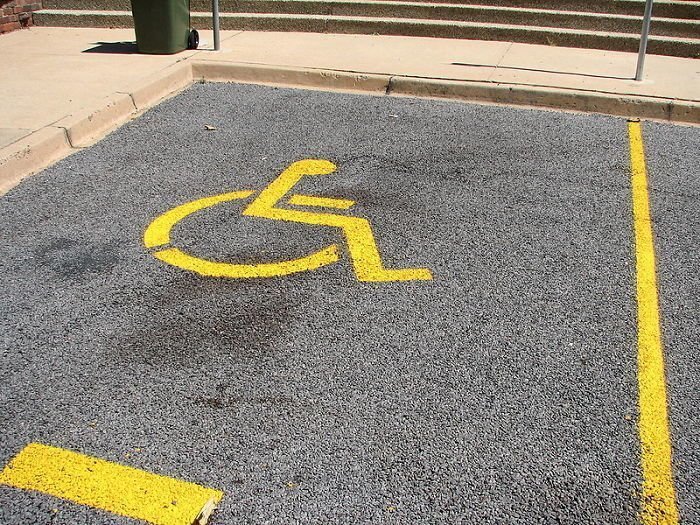 12. Не брезгуют парковкой для инвалидов
