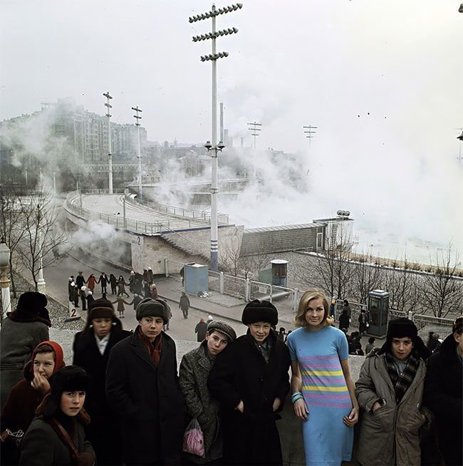 Фото Москвы в 1965 году с гостьями из будущего