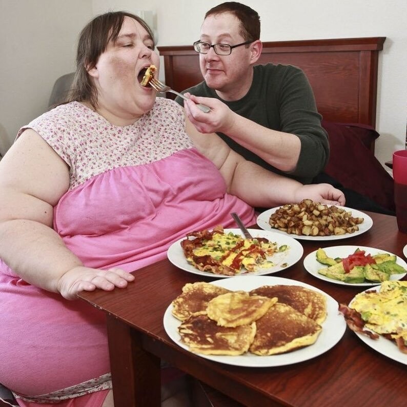 Любовь и корм: ради отношений с парнем девушка поправилась на 78 килограммов