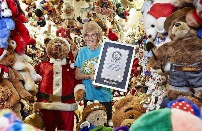 4. Думаешь, у тебя много плюшевых игрушек? Эта женщина собрала 8 026 плюшевых медвежат! 