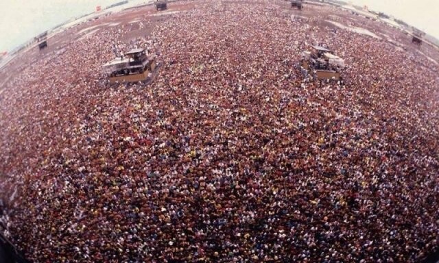 Концерт Metallica и AC/DC, 1991 год, Москва По разным источникам число зрителей колеблется от 700 тысяч до полутора миллиона человек.