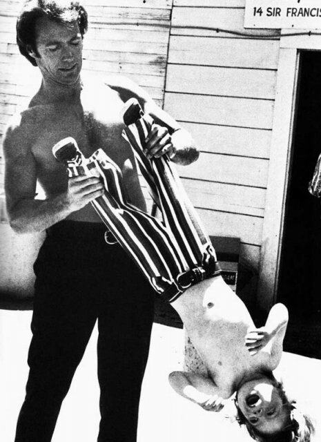 Клинт Иствуд с сыном Кайлом Иствудом на съемочной площадке Грязного Гарри. 1972