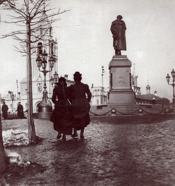 В 1880 году, в Москве, на Тверском бульваре установили памятник А.С.Пушкину.