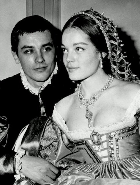 Ален Делон и Роми Шнайдер за кулисами в Театре де Пари, 1961г.