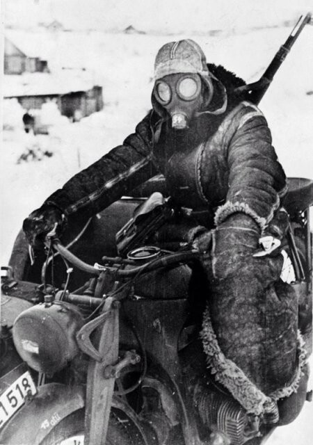 Мотоциклист вермахта и Русская зима,1942