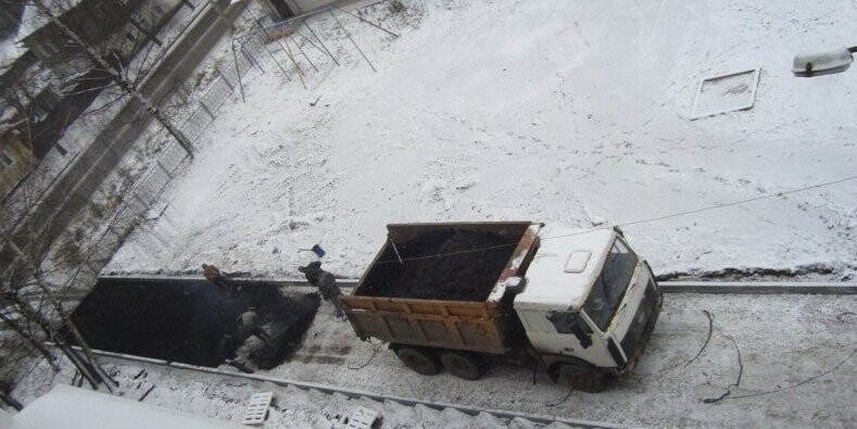 Разрешили: российские автодорожники будут укладывать асфальт в дождь, снег и мороз
