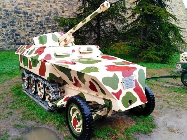 Sonderkraftfahrzeug 250 (SdKfz 250)