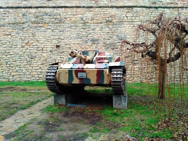 Gepanzerte Selbstfahrlafette für Sturmgeschütz III mit 7,5-cm-Sturmkanone 37 oder 40 (Sturmgeschütz III, StuG III, StuG 40, Sd.Kfz. 142)