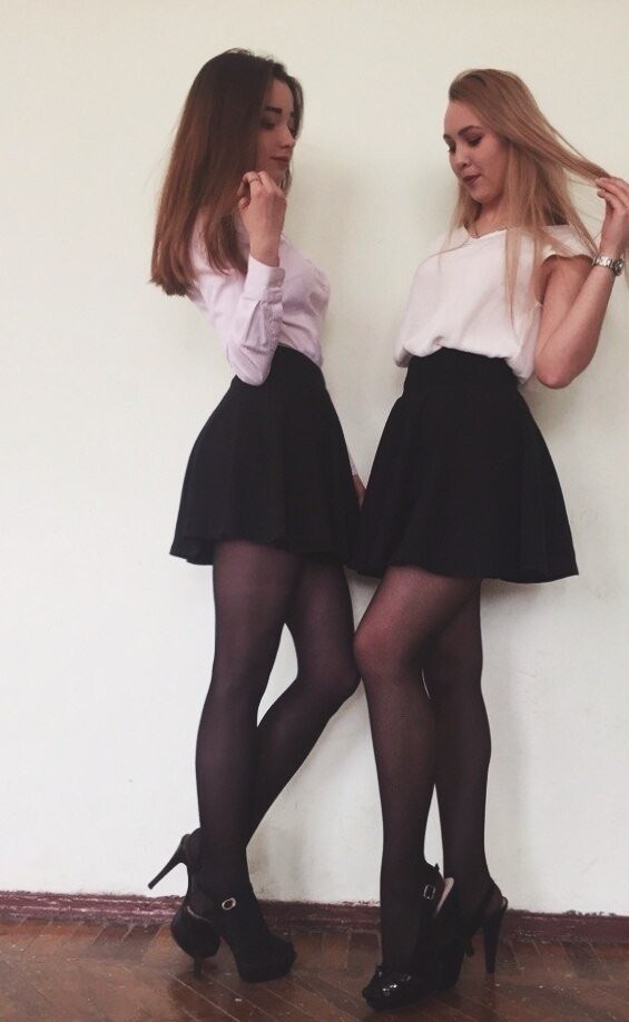 Короткие юбки в школах сейчас вновь в моде!