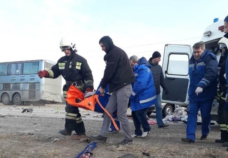 «Шестерку» разорвало на части: под Волгоградом четыре человека погибли в лобовом ДТП с КАМАЗом