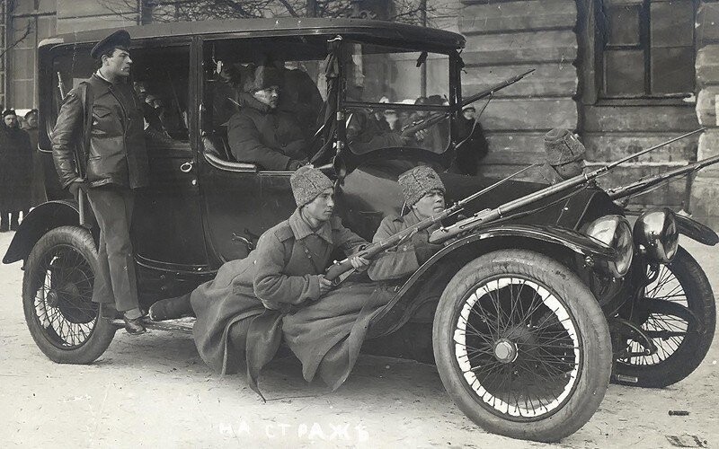 Первый автомобиль В.И.Ленина - роскошный французский «Turcat-Mery 28» 1915 года выпуска. Фото февраль 1917 г. Петроград. Россия.