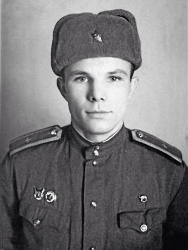 Юрий Гагарин в армии. СССР. 1956 г.