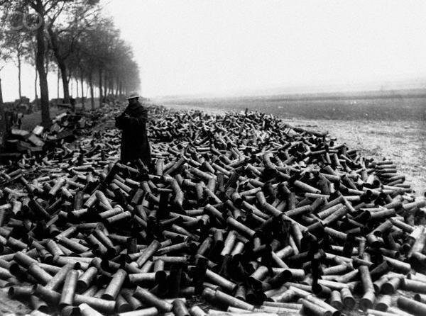 Пустые гильзы от снарядов - продукт Первой мировой войны. Аррас. Франция. Апрель 1917г.