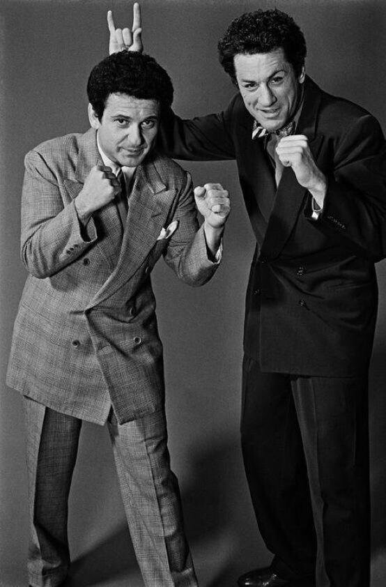 Актёры Джо Пеши и Роберт Де Ниро на съёмках фильма "Бешеный бык". США. 1979г.