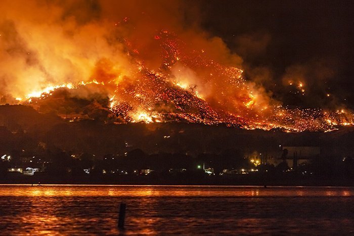 Уже две недели в Калифорнии бушуют пожары