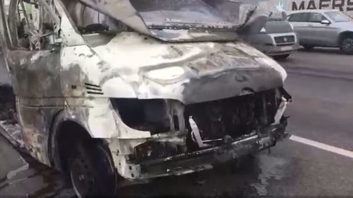 Огонь и взрывы: в Москве загорелась машина с газовыми баллонами