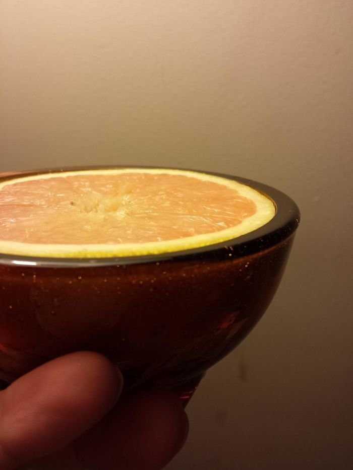 32. Грейпфрут идеально влез в чашку