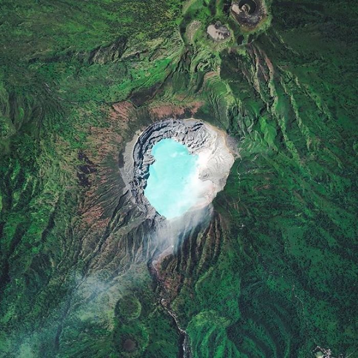 10. Вулкан Иджен, Индонезия