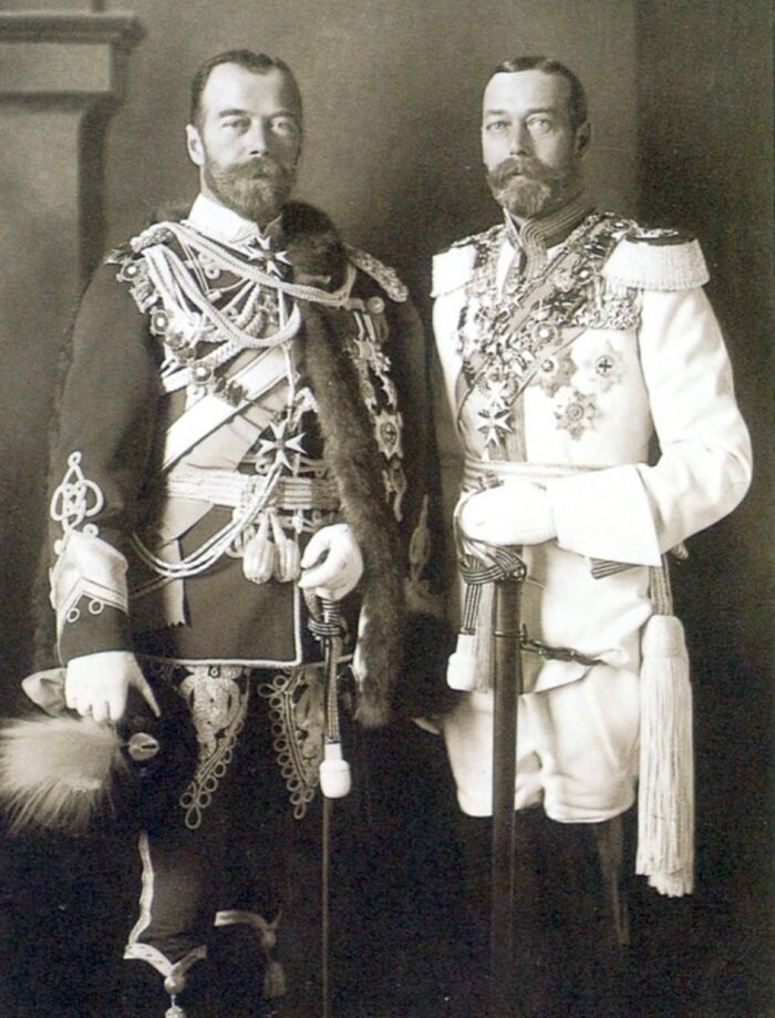Российский царь Николай II и его двоюродный брат король Англии Георг V